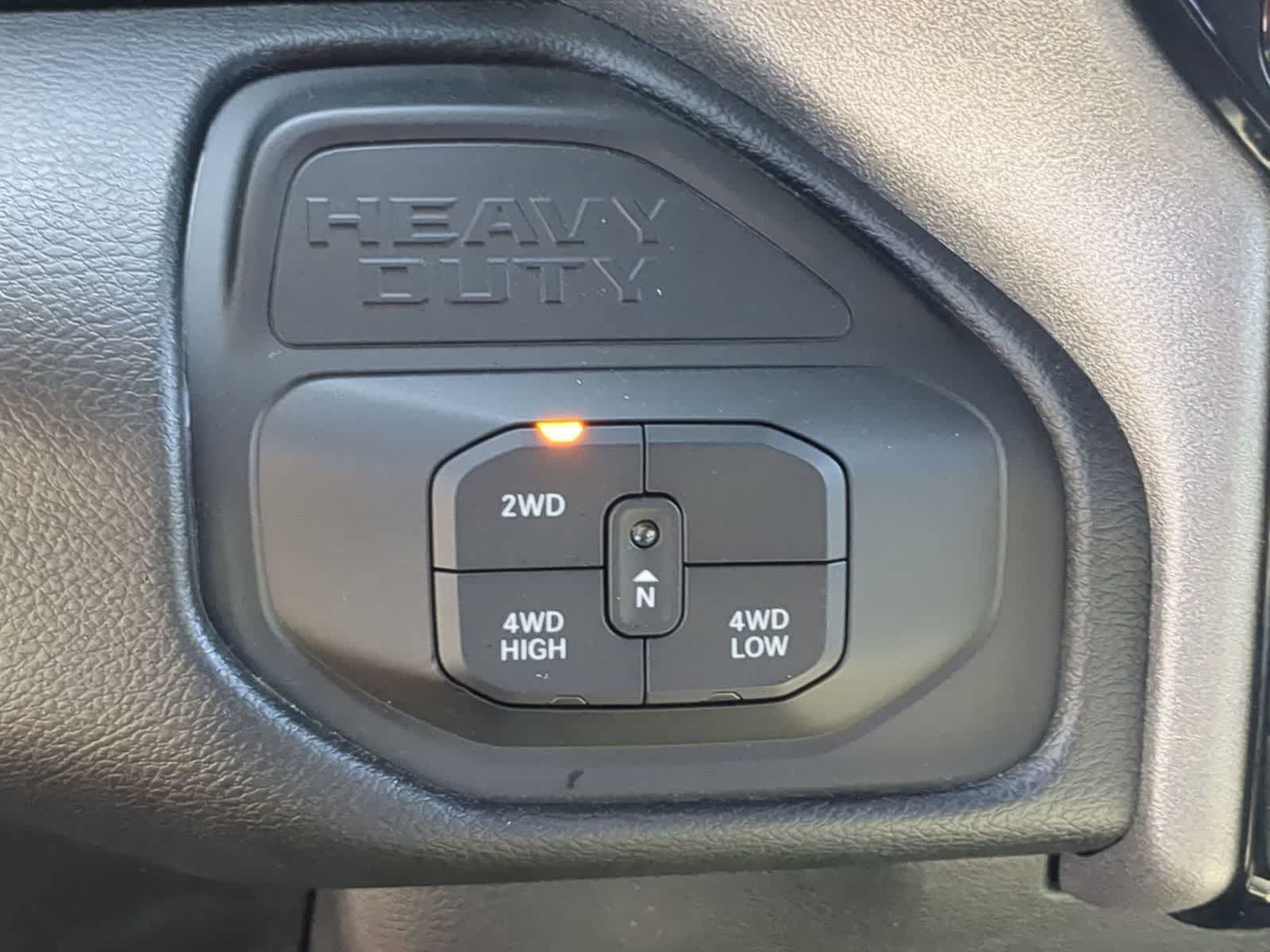 2026 RAM 2500 RAM 2500 BLACK EXPRESS CREW CAB 4X4 6'4' BOX