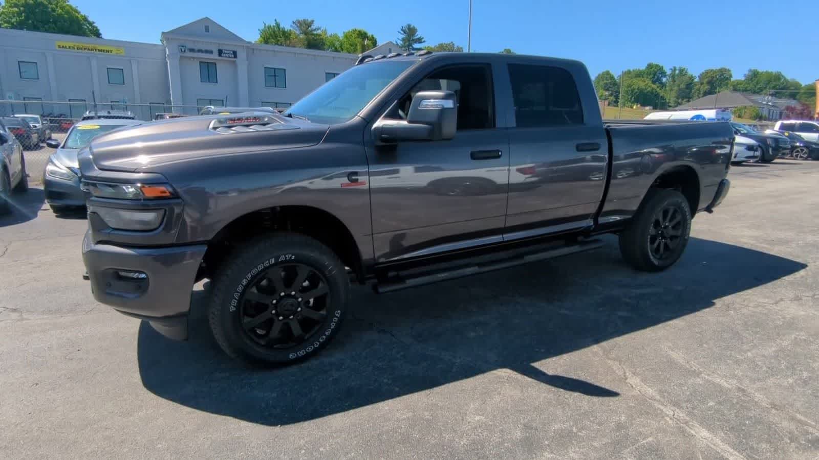 2026 RAM 2500 RAM 2500 BLACK EXPRESS CREW CAB 4X4 6'4' BOX