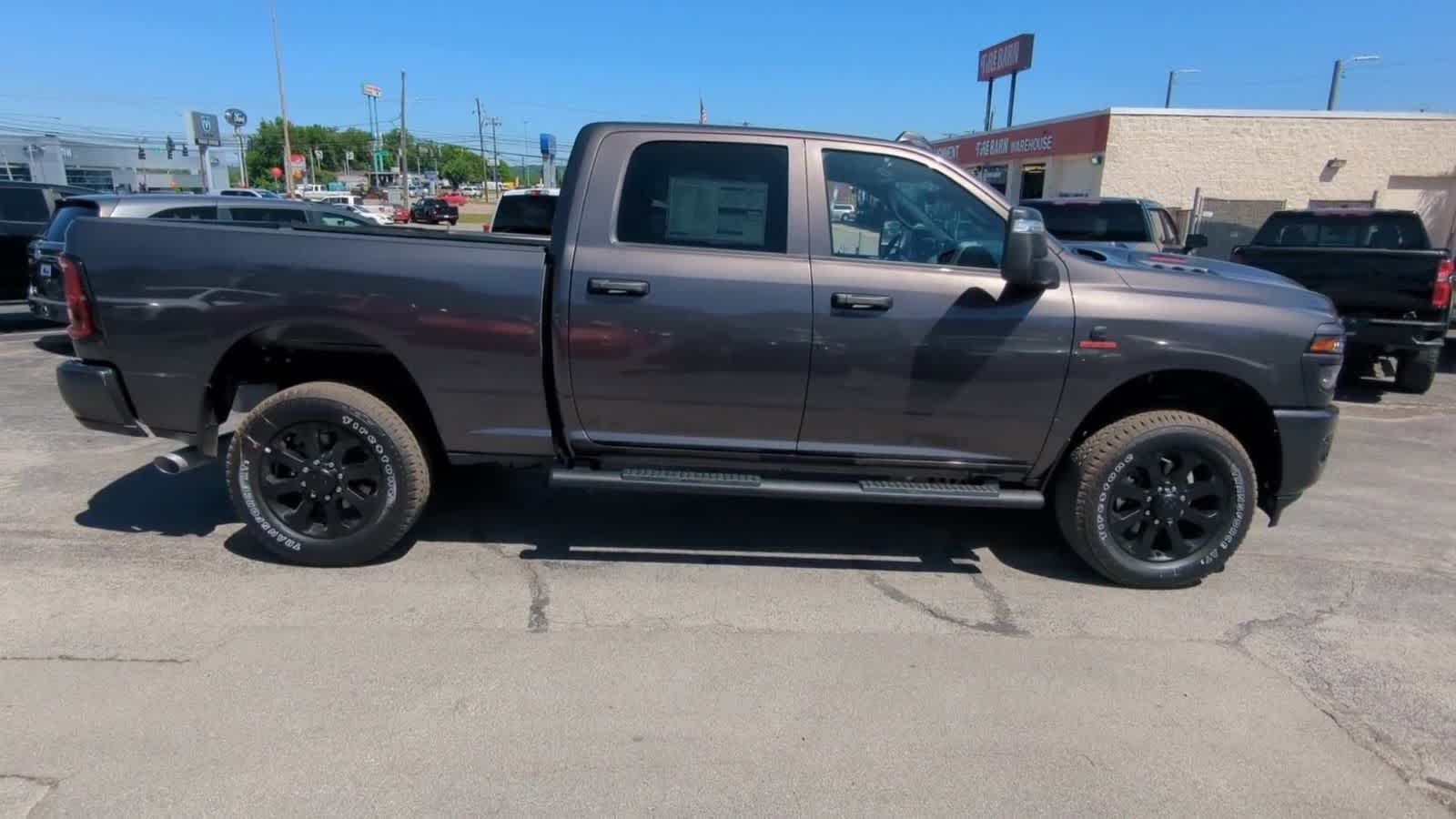2026 RAM 2500 RAM 2500 BLACK EXPRESS CREW CAB 4X4 6'4' BOX