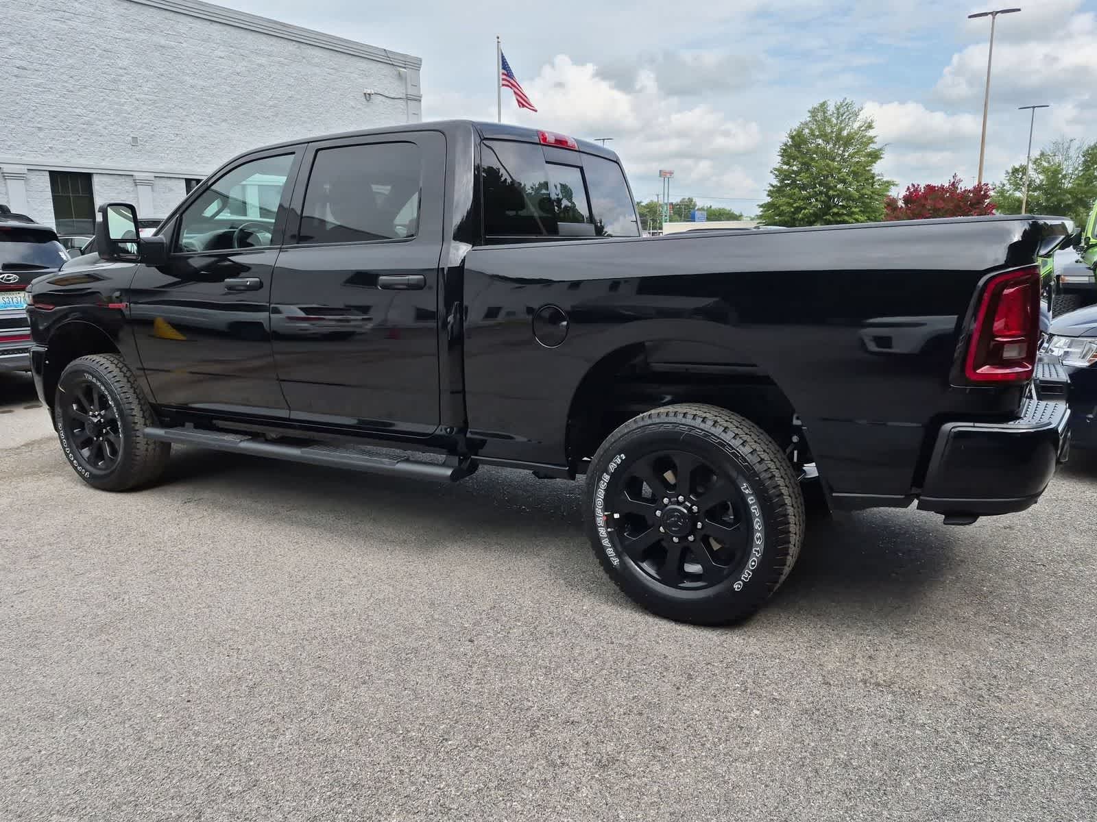 2026 RAM 2500 RAM 2500 BLACK EXPRESS CREW CAB 4X4 6'4' BOX
