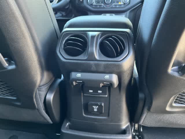 2027 Jeep Wrangler WRANGLER 4-DOOR SAHARA