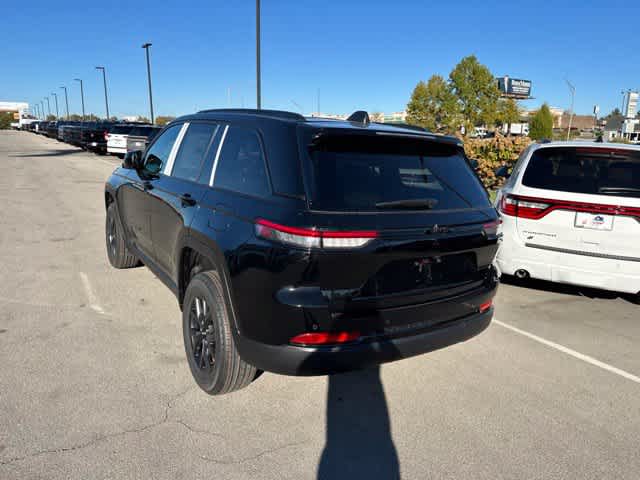 2027 Jeep Grand Cherokee GRAND CHEROKEE LAREDO X 4X4