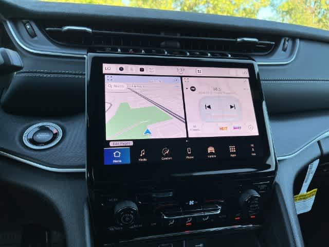 2027 Jeep Grand Cherokee GRAND CHEROKEE LAREDO 4X4