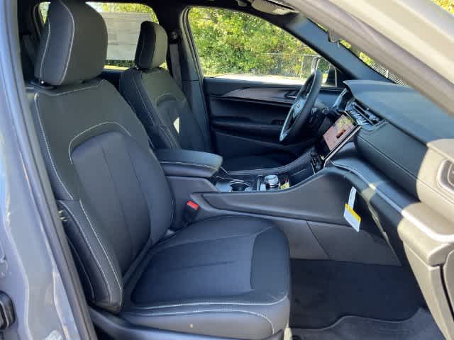 2027 Jeep Grand Cherokee GRAND CHEROKEE LAREDO 4X4