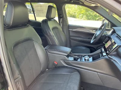2027 Jeep Grand Cherokee GRAND CHEROKEE LAREDO ALTITUDE 4X4