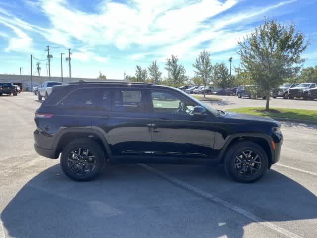 2027 Jeep Grand Cherokee GRAND CHEROKEE LAREDO ALTITUDE 4X4