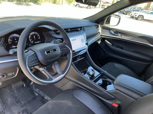2027 Jeep Grand Cherokee GRAND CHEROKEE LAREDO ALTITUDE 4X4