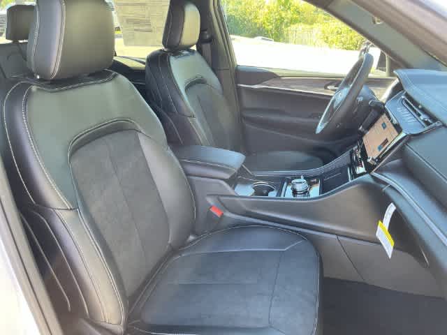 2027 Jeep Grand Cherokee GRAND CHEROKEE LAREDO ALTITUDE 4X4