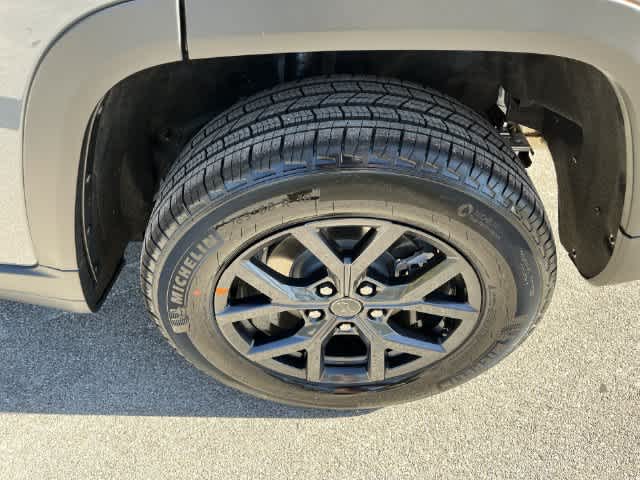 2027 Jeep Grand Cherokee GRAND CHEROKEE LAREDO ALTITUDE 4X4