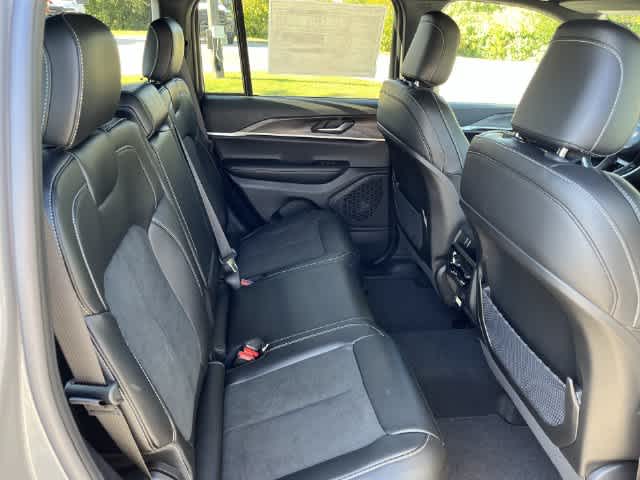 2027 Jeep Grand Cherokee GRAND CHEROKEE LAREDO ALTITUDE 4X4