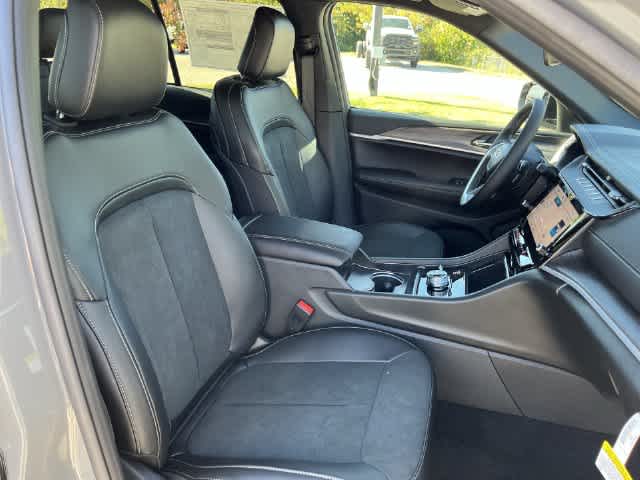 2027 Jeep Grand Cherokee GRAND CHEROKEE LAREDO ALTITUDE 4X4