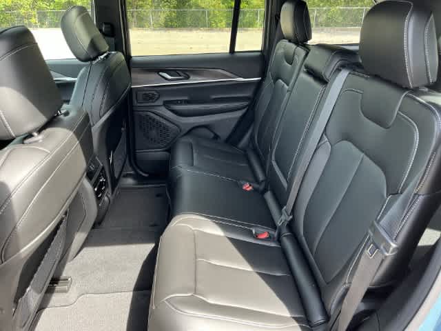 2027 Jeep Grand Cherokee GRAND CHEROKEE LIMITED 4X4
