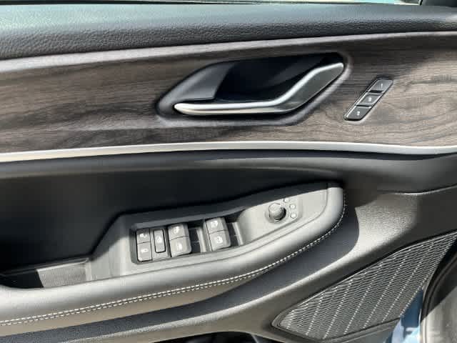 2027 Jeep Grand Cherokee GRAND CHEROKEE LIMITED 4X4