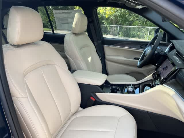 2027 Jeep Grand Cherokee GRAND CHEROKEE LIMITED 4X4