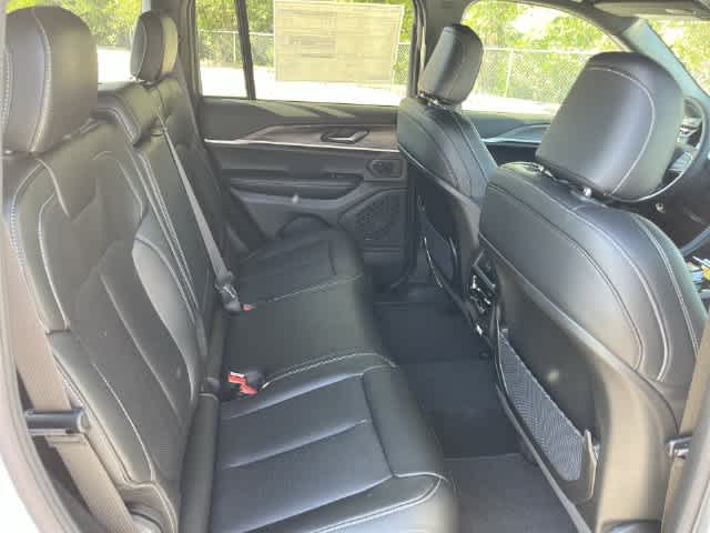 2027 Jeep Grand Cherokee GRAND CHEROKEE LIMITED 4X4