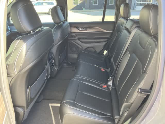 2027 Jeep Grand Cherokee GRAND CHEROKEE LIMITED 4X4