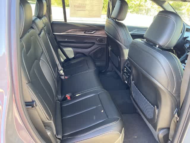 2027 Jeep Grand Cherokee GRAND CHEROKEE LIMITED 4X4
