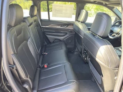 2027 Jeep Grand Cherokee GRAND CHEROKEE LIMITED 4X4