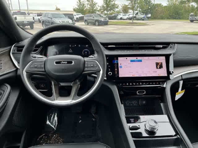 2027 Jeep Grand Cherokee GRAND CHEROKEE LIMITED 4X4