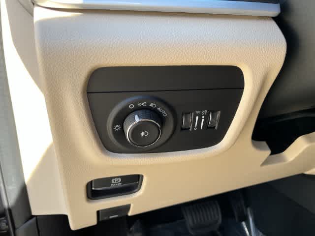2027 Jeep Grand Cherokee GRAND CHEROKEE LIMITED 4X4