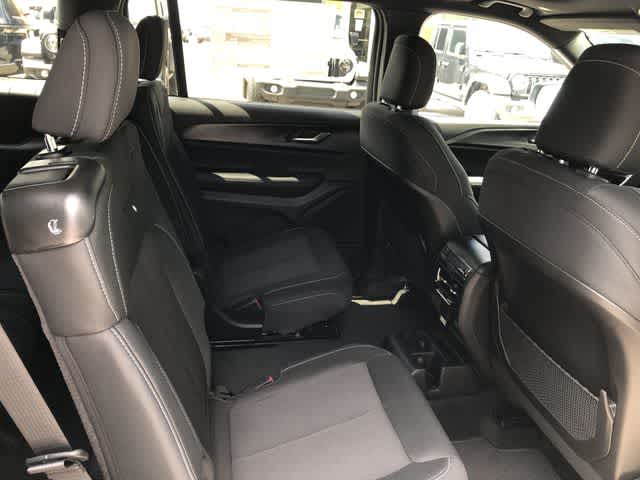 2026 Jeep Grand Cherokee GRAND CHEROKEE L LAREDO X 4X4