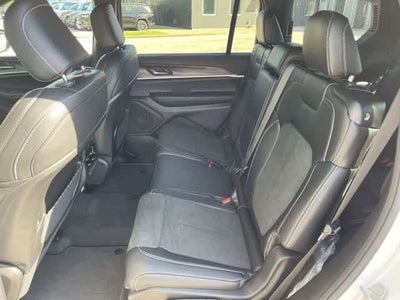 2027 Jeep Grand Cherokee Laredo Altitude