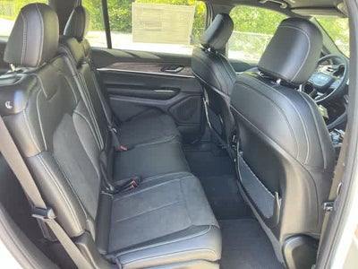 2027 Jeep Grand Cherokee Laredo Altitude