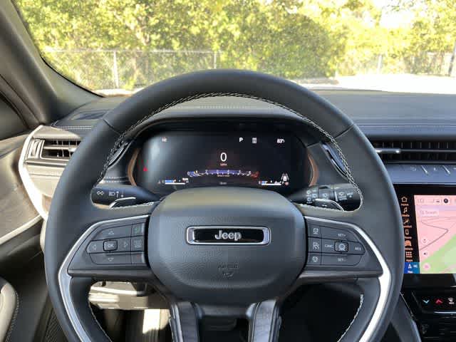 2027 Jeep Grand Cherokee Laredo Altitude