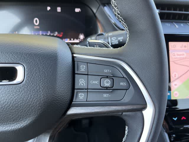 2027 Jeep Grand Cherokee Laredo Altitude