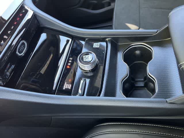 2027 Jeep Grand Cherokee Laredo Altitude