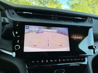 2027 Jeep Grand Cherokee Laredo Altitude