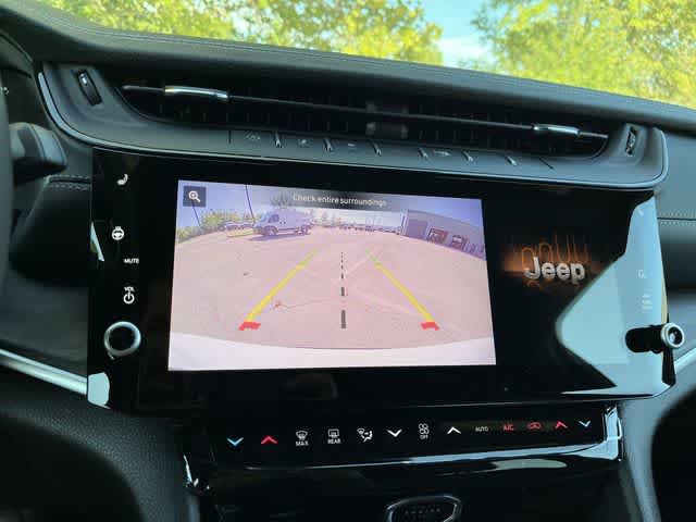 2027 Jeep Grand Cherokee Laredo Altitude