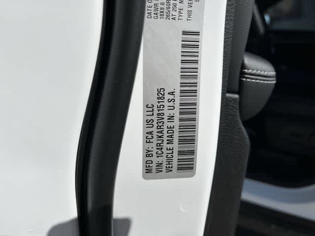 2027 Jeep Grand Cherokee Laredo Altitude