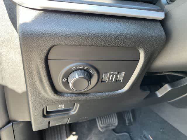2027 Jeep Grand Cherokee Laredo Altitude