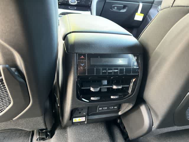 2027 Jeep Grand Cherokee Laredo Altitude