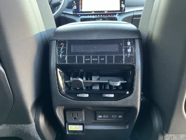 2027 Jeep Grand Cherokee GRAND CHEROKEE L LAREDO ALTITUDE 4X4