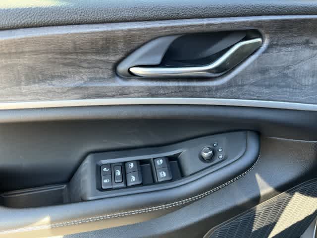 2027 Jeep Grand Cherokee GRAND CHEROKEE L LAREDO ALTITUDE 4X4
