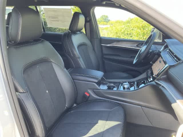 2027 Jeep Grand Cherokee GRAND CHEROKEE L LAREDO ALTITUDE 4X4