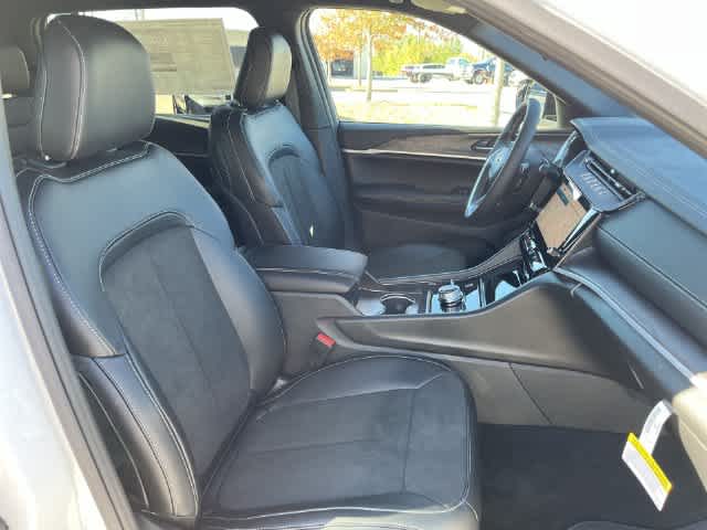 2027 Jeep Grand Cherokee GRAND CHEROKEE L LAREDO ALTITUDE 4X4
