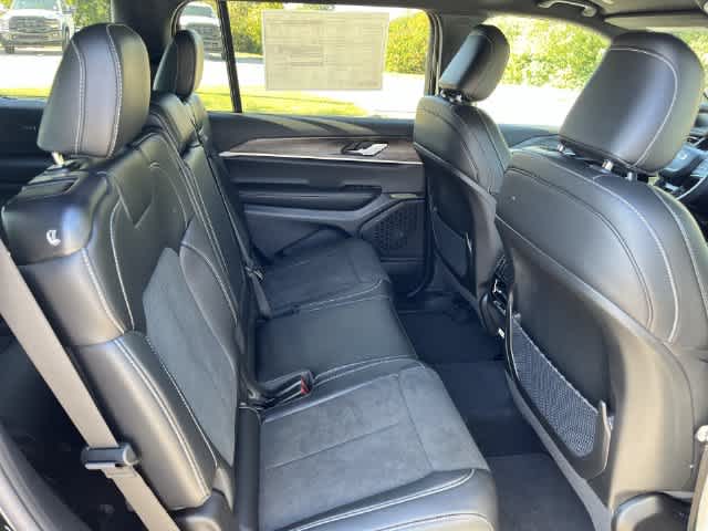 2027 Jeep Grand Cherokee GRAND CHEROKEE L LAREDO ALTITUDE 4X4