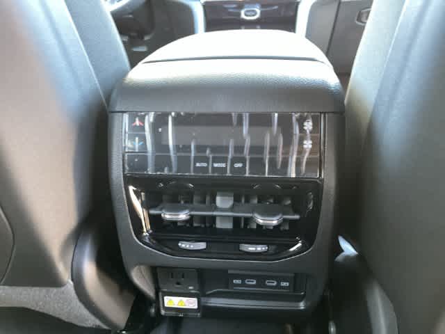 2027 Jeep Grand Cherokee GRAND CHEROKEE L LAREDO ALTITUDE 4X4