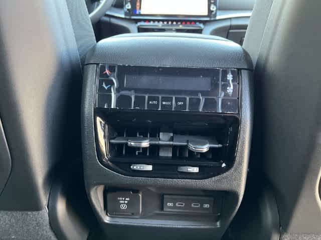 2027 Jeep Grand Cherokee GRAND CHEROKEE L LAREDO ALTITUDE 4X4