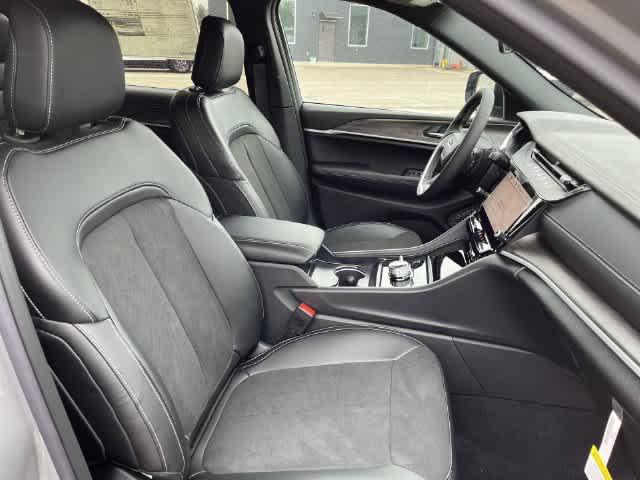 2027 Jeep Grand Cherokee GRAND CHEROKEE L LAREDO ALTITUDE 4X4