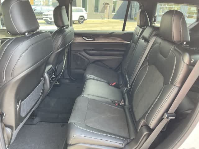 2027 Jeep Grand Cherokee GRAND CHEROKEE L LAREDO ALTITUDE 4X4