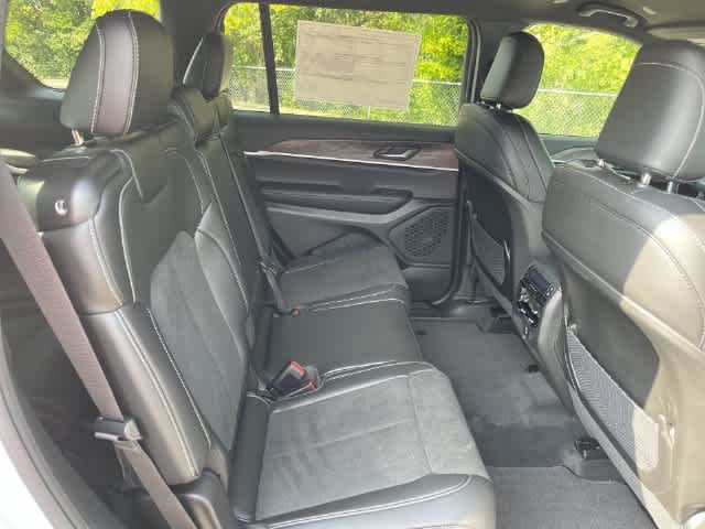 2027 Jeep Grand Cherokee GRAND CHEROKEE L LAREDO ALTITUDE 4X4