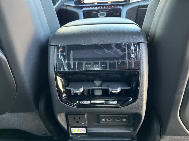 2027 Jeep Grand Cherokee GRAND CHEROKEE L LIMITED 4X4