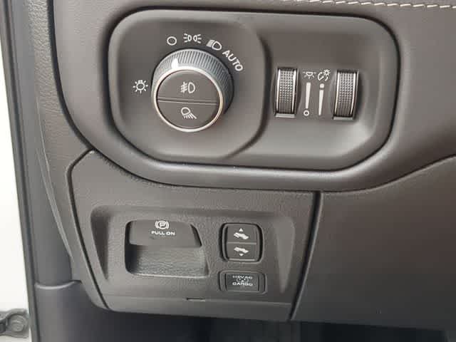 2026 RAM 1500 RAM 1500 LIMITED CREW CAB 4X4 5'7' BOX