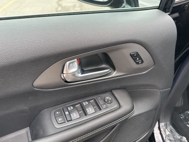 2027 Chrysler Pacifica PACIFICA SELECT AWD