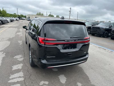 2027 Chrysler Pacifica PACIFICA SELECT AWD
