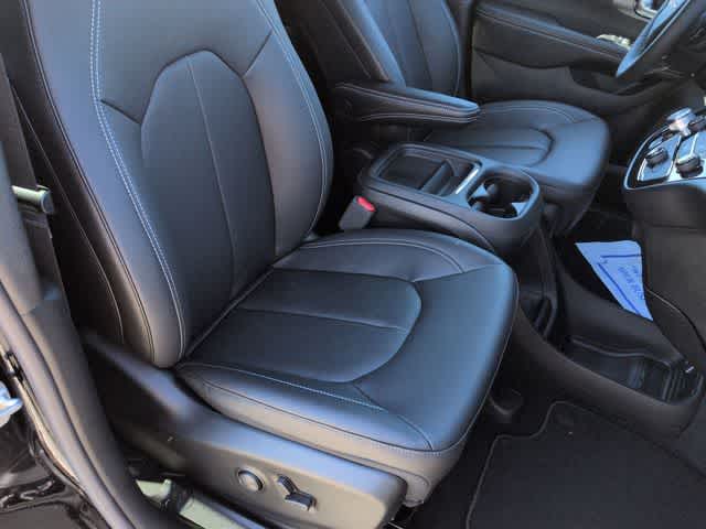 2027 Chrysler Pacifica PACIFICA SELECT AWD